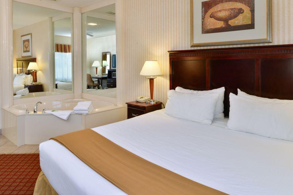 Holiday Inn Express Wixom By Ihg Dış mekan fotoğraf