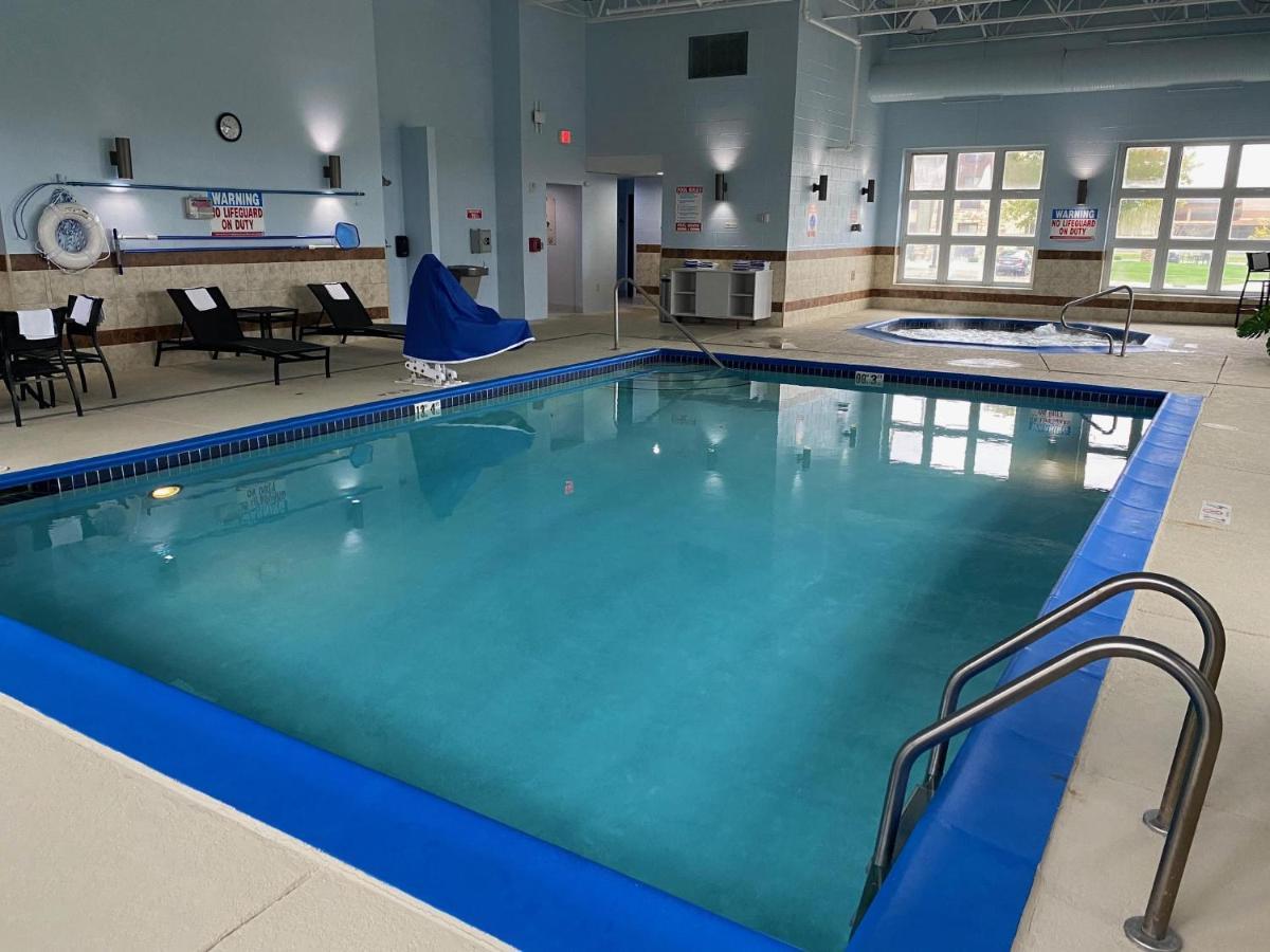 Holiday Inn Express Wixom By Ihg Dış mekan fotoğraf