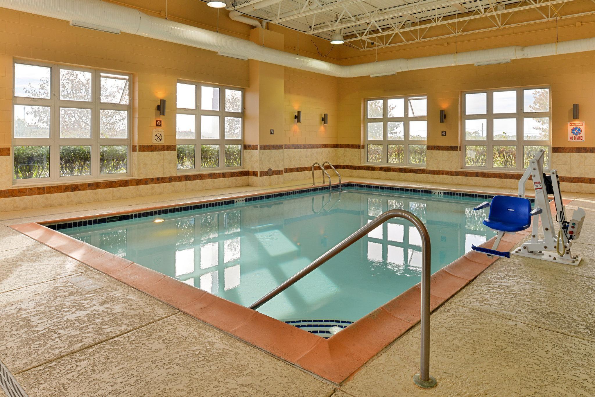 Holiday Inn Express Wixom By Ihg Dış mekan fotoğraf